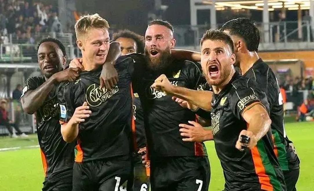 包含乌迪内斯客场逆转对手，继续保持不败战绩的词条