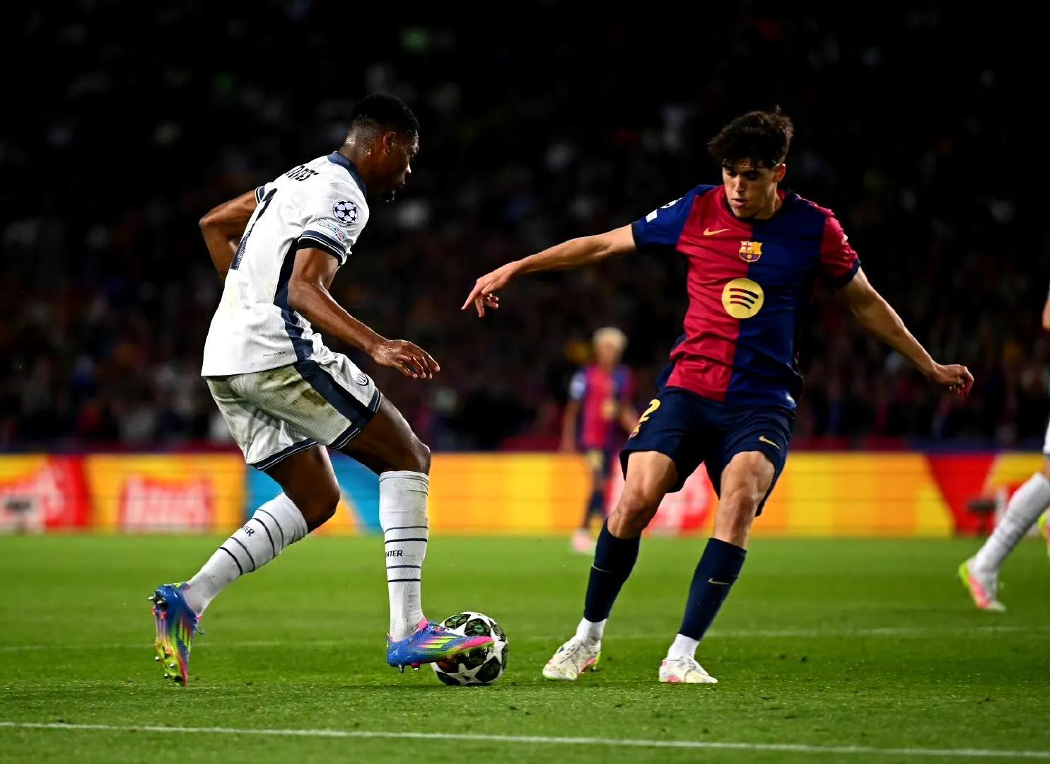 包含瓦伦西亚主场惨败国际米兰止步8强的词条