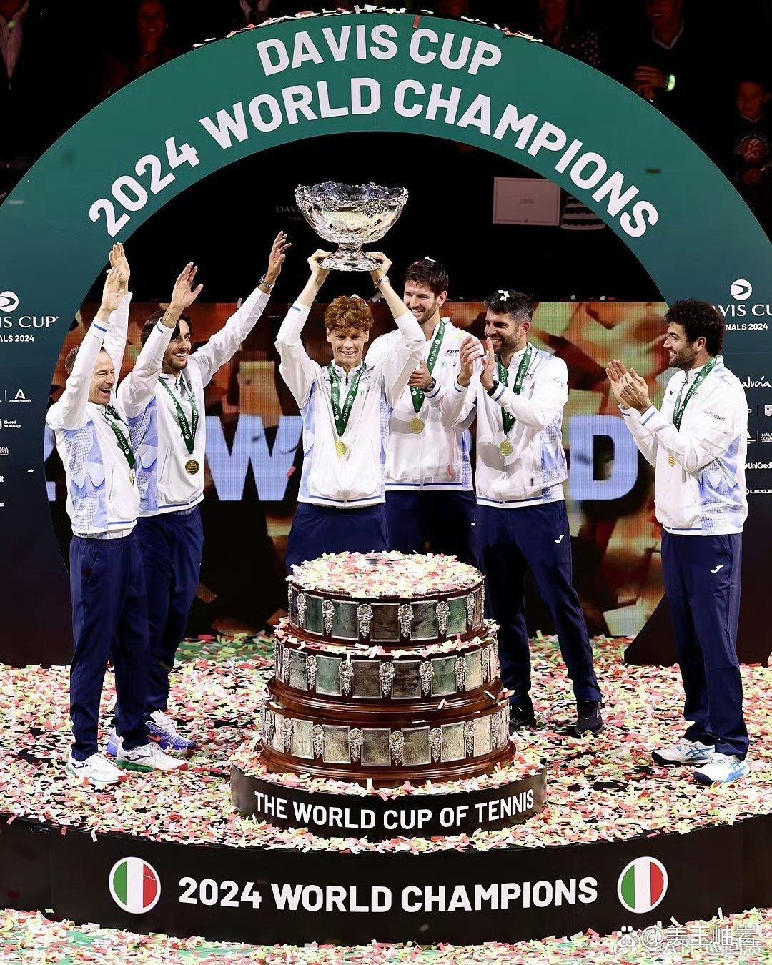 意大利赢得保加利亚，领跑小组的简单介绍