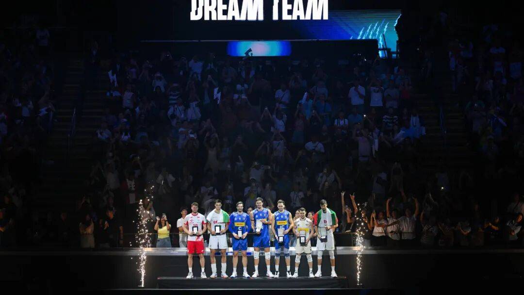 意大利赢得保加利亚，领跑小组的简单介绍