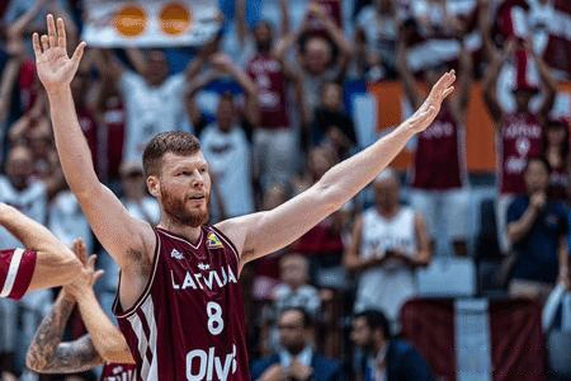 包含法国队鏖战英格兰队，波尔刷新纪录的词条