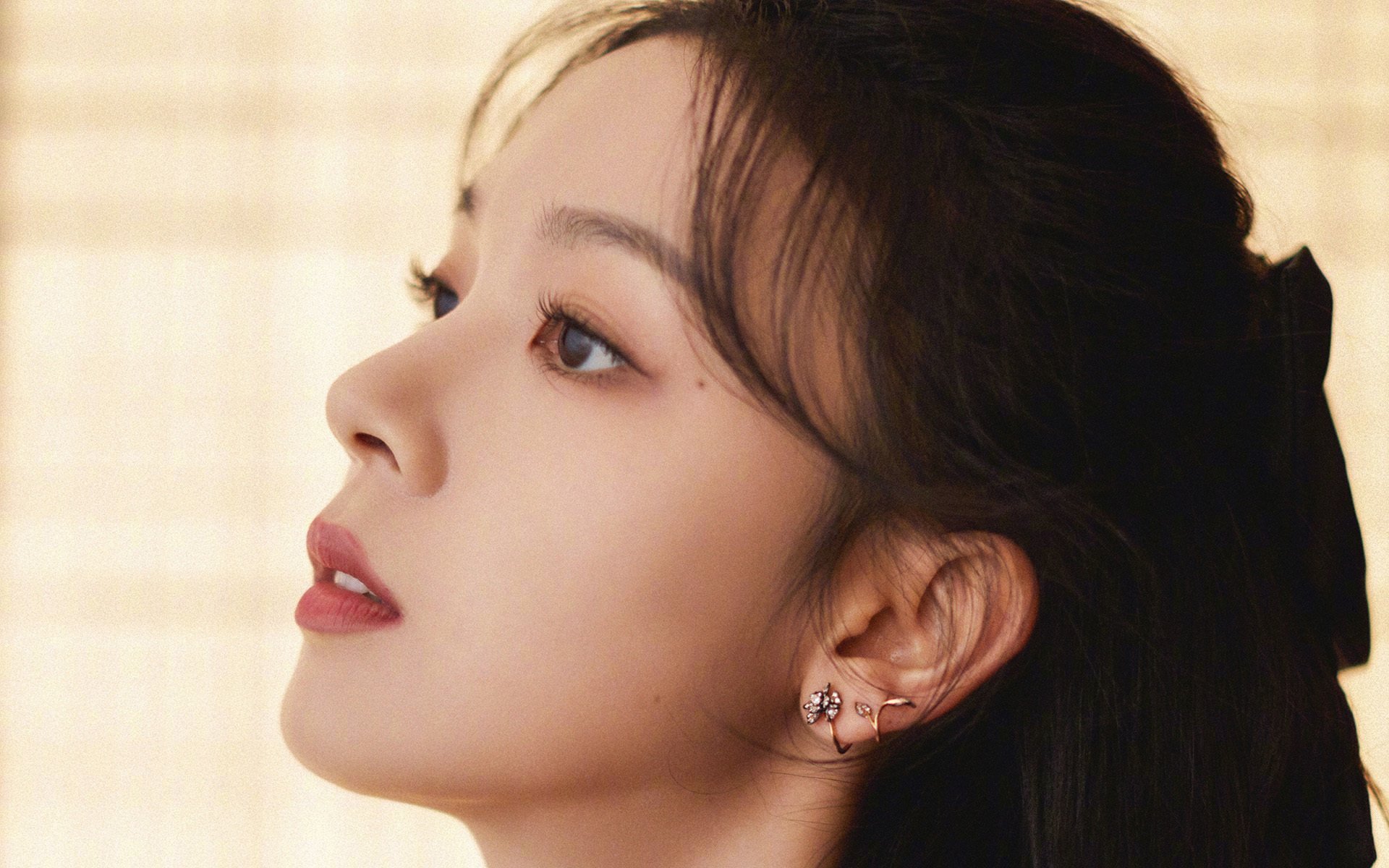 布克关键三分如利刃出鞘，深圳队一波流带走国王展现团队韧性